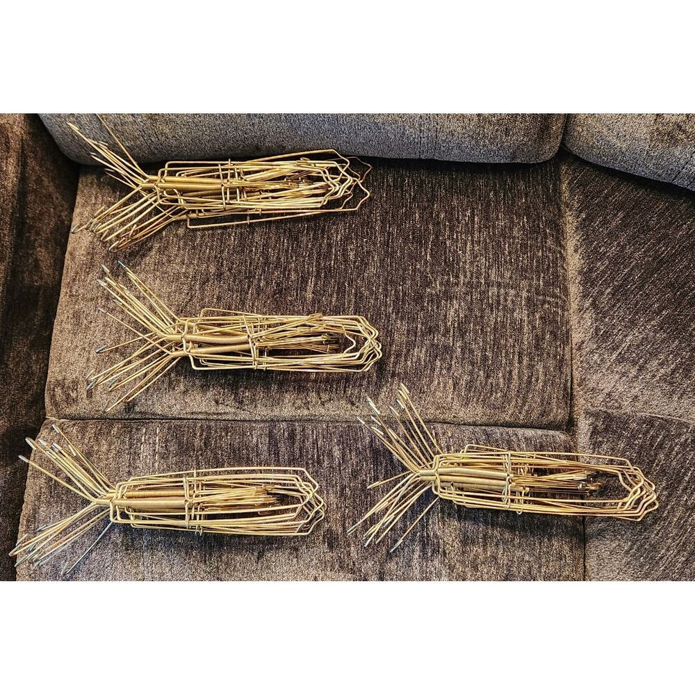 40 Vintage Brass Tone Wire Plate Hangers Spring Wall Display Hooks Lot
